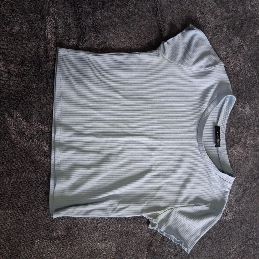 Moon+Stars brand womens size small cropped t-shirt in light blue